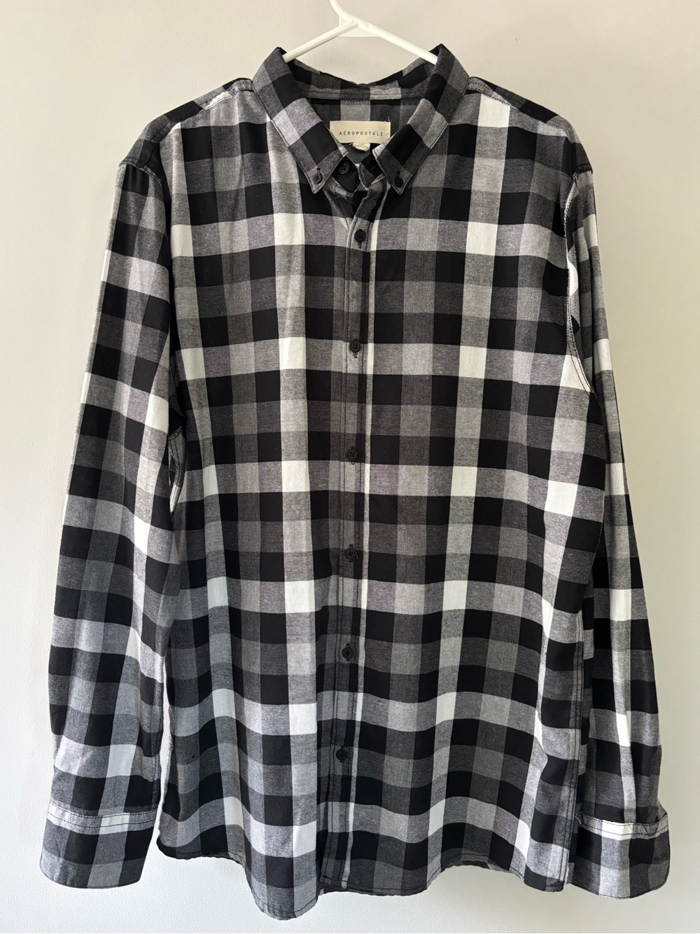 Aeropostale Black & White Plaid Button-Down Shirt
